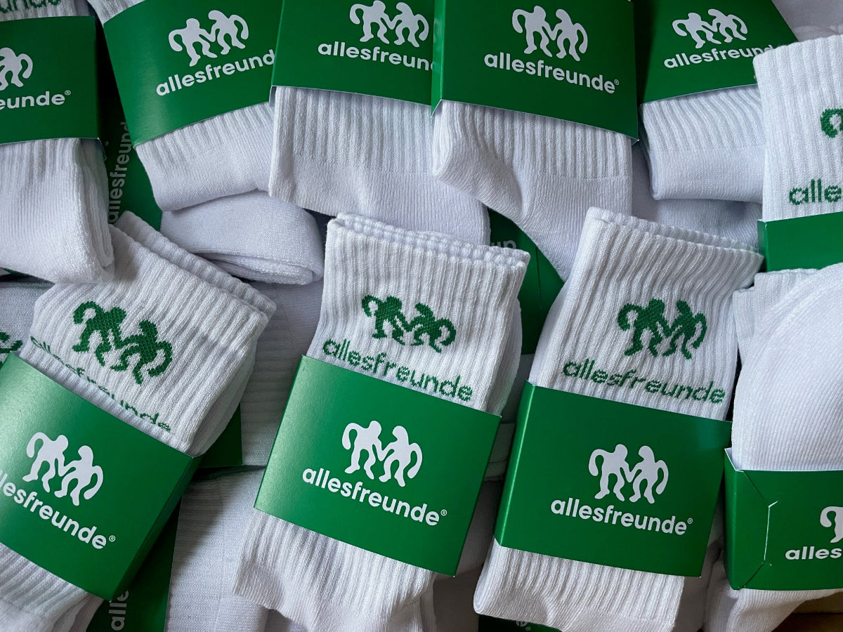 Merchandise-Service für Künstler:innen – wir übernehmen Lagerung, Versand und Vertrieb vom Design bis zum Verkauf.